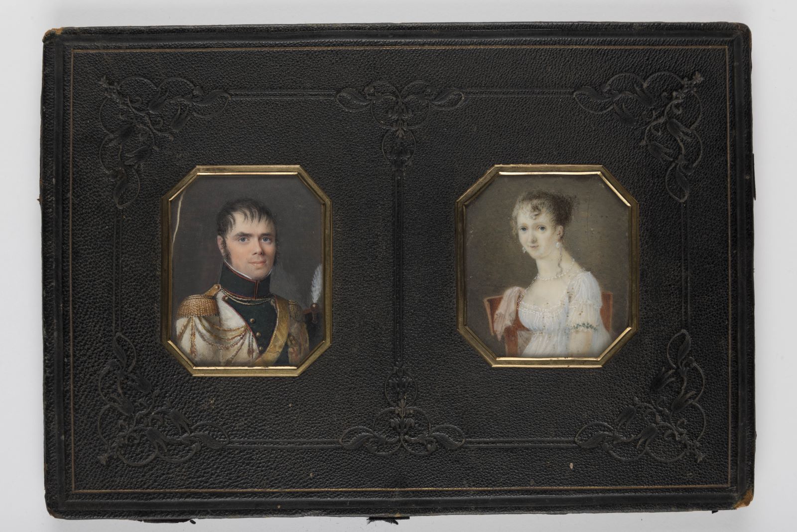 Miniatures représentant les portraits d'un couple