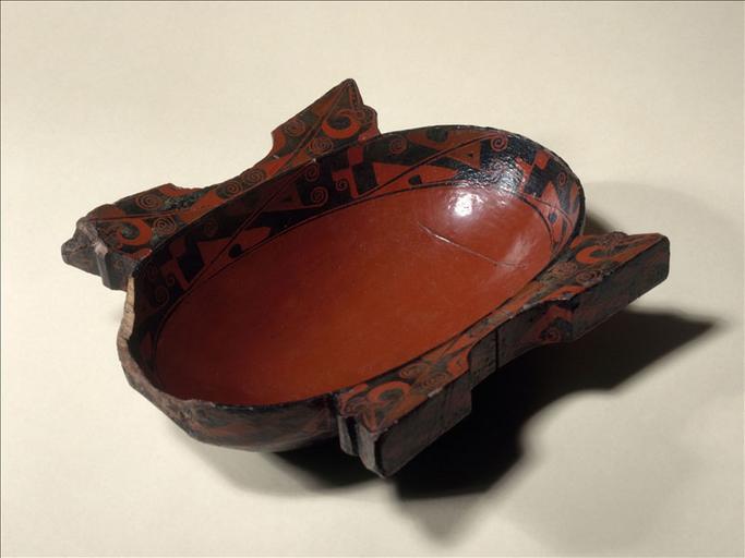 Coupe yushang à oreilles cassées, en bois laqué rouge, Chine, époque des Royaumes Combattants, entre 475 et 221 avant Jésus-Christ