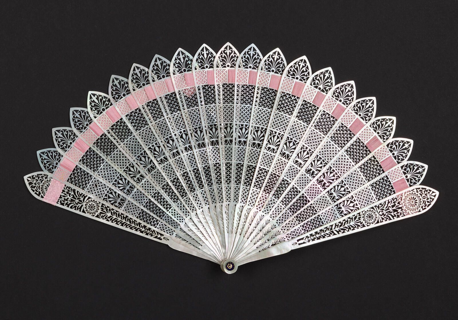 "Chef d'œuvre de nacre"