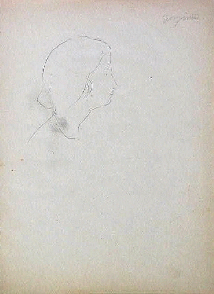 Georgina assise sur le mur du jardin