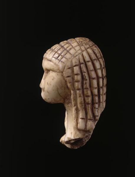 La dame de Brassempouy ; La dame à la capuche