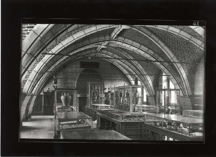 Musée des antiquités nationales. Deuxième étage. Salle VI. (Premier âge du fer. Epoque de Hallstatt). Vue d'ensemble