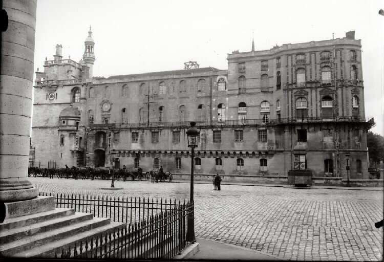 Château de Saint-Germain-en-Laye. Vue de la façade ouest pendant la restauration d'Eugène Millet (1862-1878)