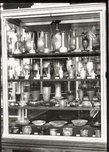 Musée des antiquités nationales. Premier étage. Salle XV. (Céramique ornée, verrerie et bronze émaillé. II. Verrerie). Détail de la vitrine 28