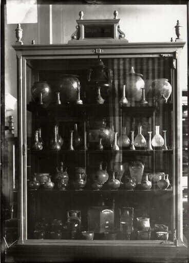 Musée des antiquités nationales. Premier étage. Salle XV. (Céramique ornée, verrerie et bronze émaillé. II. Verrerie). Détail de la vitrine 29