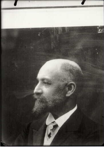 Portrait d'archéologue. Théophile Homolle (1848-1925). Portrait en buste, de profil gauche