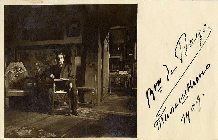 Portrait d'archéologue. Baron Joseph de Baye (1853-1931). Portrait assis, de face, dans un intérieur meublé