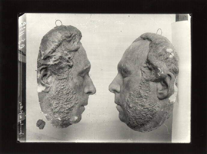 Portrait d'archéologue. Masque mortuaire de Jacques Boucher de Perthes (1788-1868). Deux profils