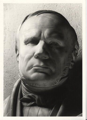 Portrait d'archéologue. Edouard Lartet (1801-1871). Vue rapprochée de face d'un buste en marbre (par Louis Rochet, sculpteur, 1874)