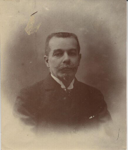 Portrait d'archéologue. Henri Lechat (1862-1925). Portrait en buste, de face