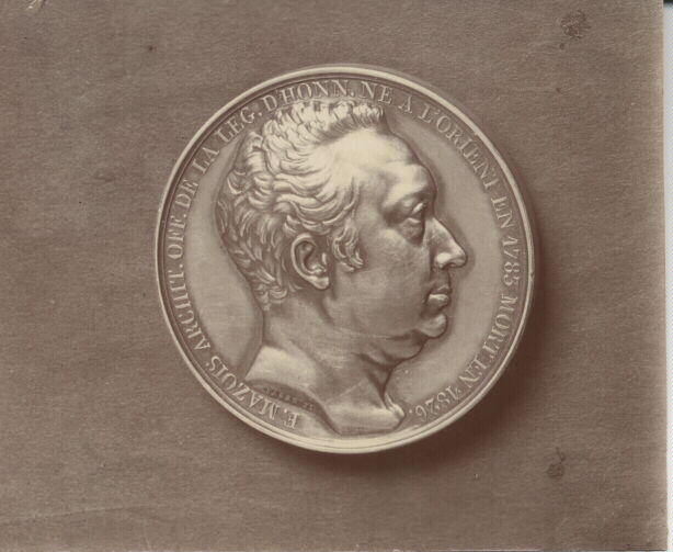 Portrait d'archéologue. François Mazois (1783-1826). Portrait en médaille (profil droit)