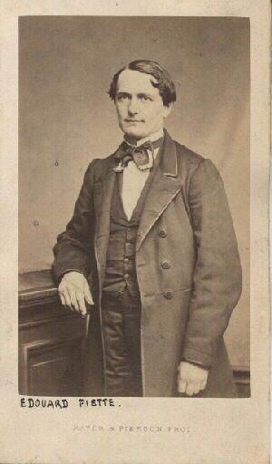 Portrait d'archéologue. Portrait en pied d'Edouard Piette (1827-1906)