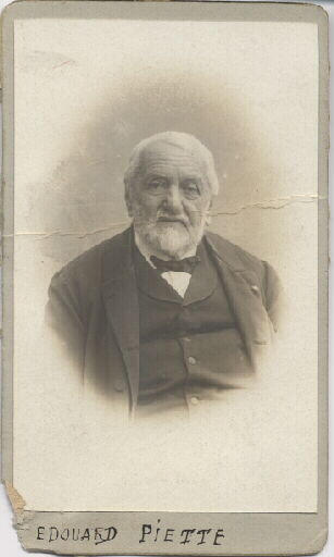 Portrait d'archéologue. Portrait en buste d'Edouard Piette (1827-1906)