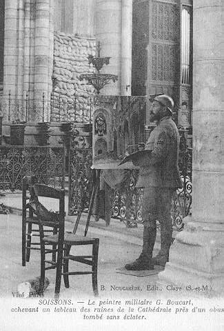 SOISSONS - LE PEINTRE MILITAIRE G BOUCART, ACHEVANT UN TABLEAU DES RUINES DE LA CATHEDRALE PRES D'UN OBUS TOMBE SANS ECLATER
