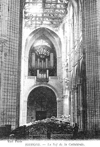 SOISSONS - LA NEF DE LA CATHEDRALE
