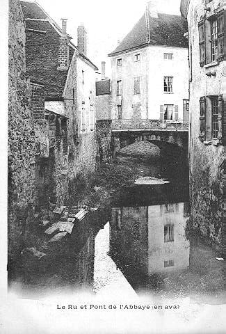 LE RU ET PONT DE L'ABBAYE (EN AVAL)
