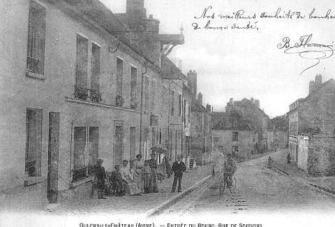 OULCHY-LE-CHATEAU (AISNE) = ENTREE DU BOURG. RUE DE SOISSONS
