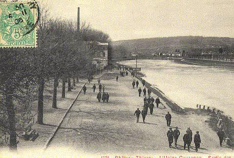CHATEAU-THIERRY - L'USINE COUESNON - SORTIE DES OUVRIERS