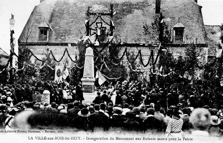 LA VILLE-AUX-BOIS-LES-DIZY - INAUGURATION DU MONUMENT AUX ENFANTS MORTS POUR LA PATRIE
