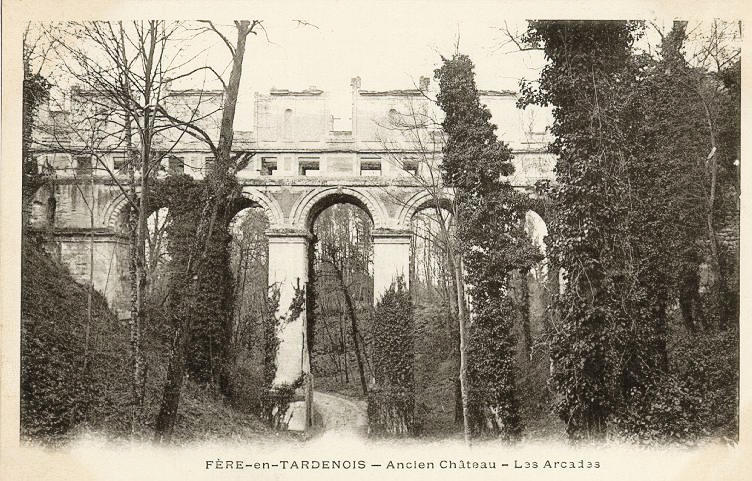 FERE-EN-TARDENOIS - ANCIEN CHATEAU - LES ARCADES