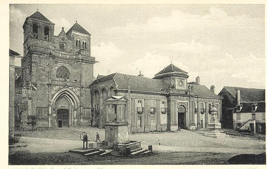 SOUVIGNY - L'EGLISE ET LE MONUMENT
