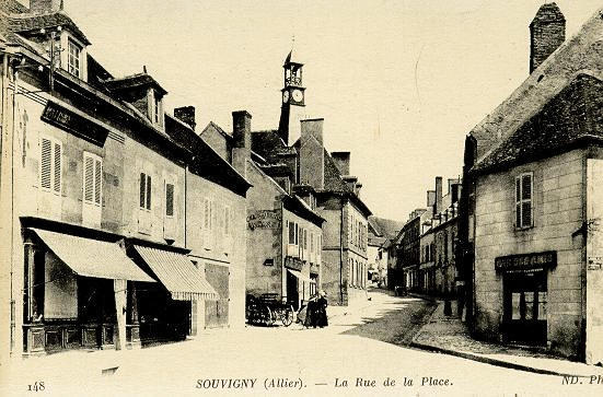 148 SOUVIGNY (ALLIER) - LA RUE DE LA PLACE