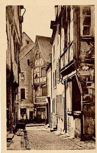 MOULINS - RUE DES ORFEVRES