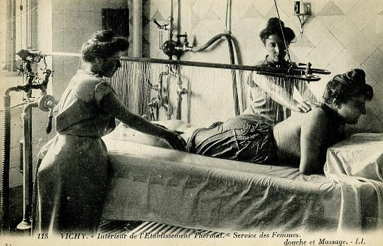 118 VICHY - INTERIEUR DE L'ETABLISSEMENT THERMAL - SERVICE DES FEMMES - DOUCHE ET MASSAGE