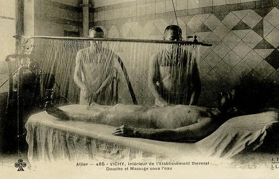 ALLIER - 485 VICHY - INTERIEUR DE L'ETABLISSEMENT THERMAL - DOUCHE ET MASSAGE SOUS L'EAU