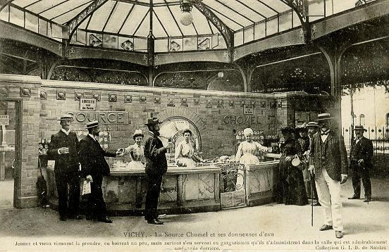 VICHY - SOURCE CHOMEL ET SES DONNEUSES D'EAU