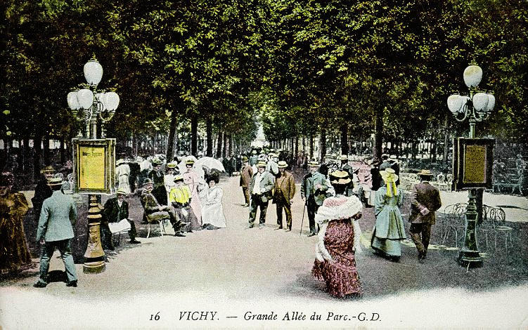 16 VICHY. - Grande Allée du Parc