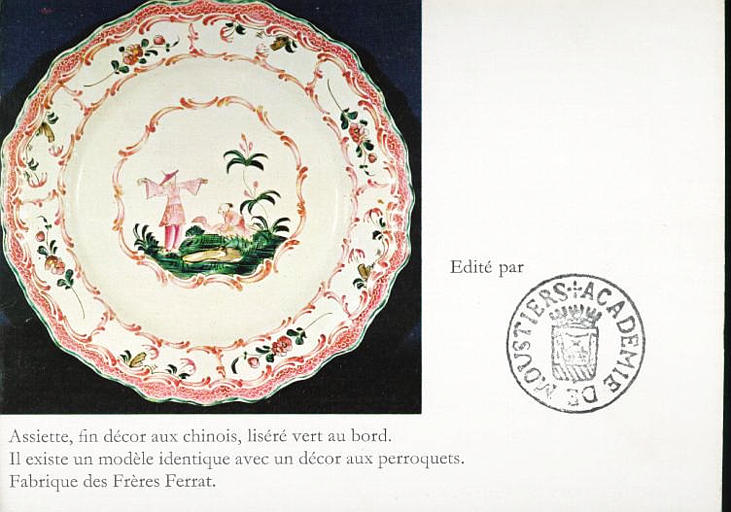 ASSIETTE, FIN DECOR AUX CHINOIS, LISERE VERT AU BORD. IL EXISTE UN MODELE IDENTIQUE AVEC UN DECOR AUX PERROQUETS. FABRIQUE DES FRERES FERRAT.