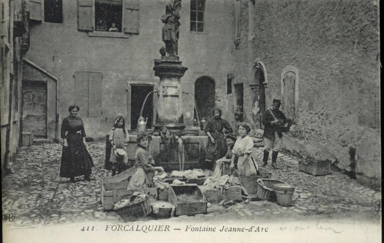411. FORCALQUIER - Fontaine Jeanne-d'Arc