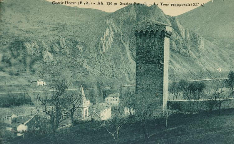 CASTELLANE (B.-A.) - ALT. 720 M STATION ESTIVALE - LA TOUR PENTAGONALE (XIE S.)