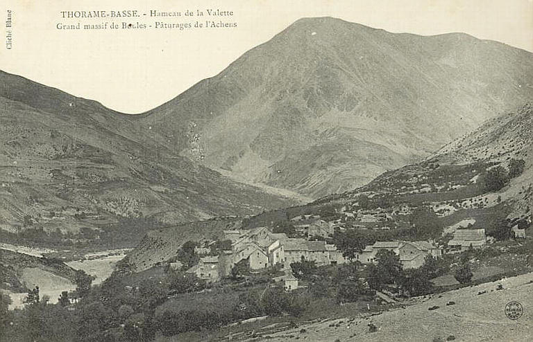 THORAME-BASSE - HAMEAU DE LA VALETTE - GRAND MASSIF DE BOULES - PÂTURAGES DE L'ACHENS