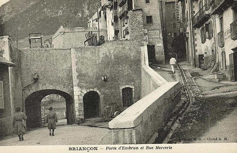 BRIANÇON - PORTE D'EMBRUN ET RUE MERCERIE