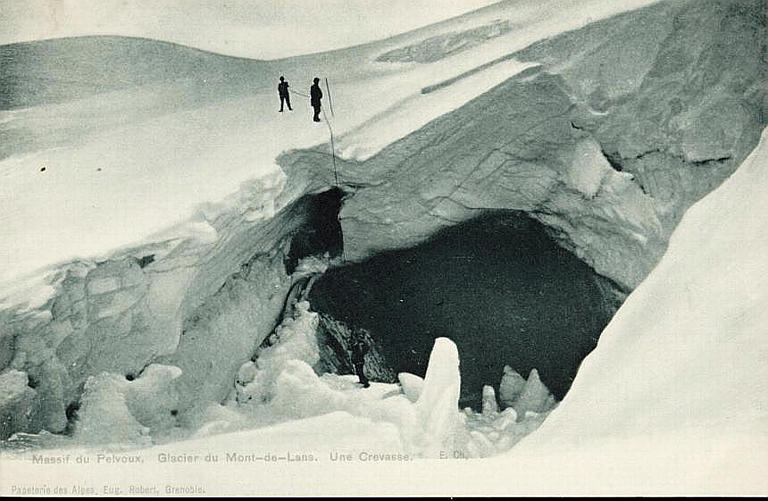 MASSIF DU PELVOUX - GALCIER DU MONT-DE-LANS - UNE CREVASSE