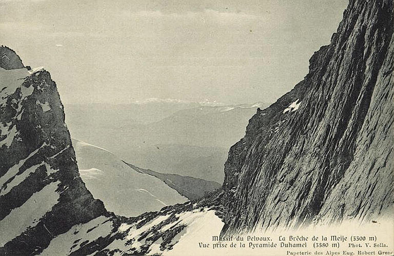 MASSIF DU PELVOUX. LA BRÊCHE DE LA MEIJE (3300 M) - VUE PRISE DE LA PYRAMIDE DUHAMEL (3380 M)