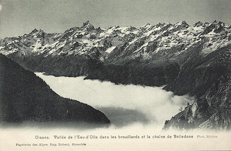 OISANS. VALLEE DE L'EAU-D'OLLE DANS LES BROUILLARDS ET LA CHAÎNE DE BELLEDONE