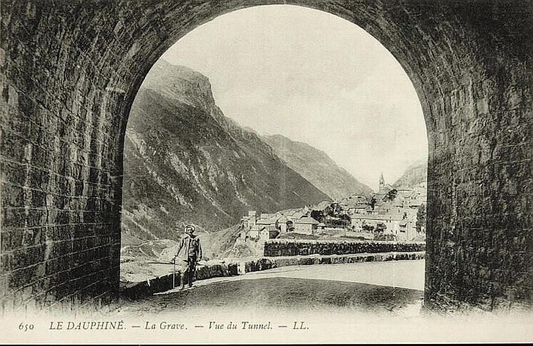 650 LE DAUPHINE - LA GRAVE - VUE DU TUNNEL