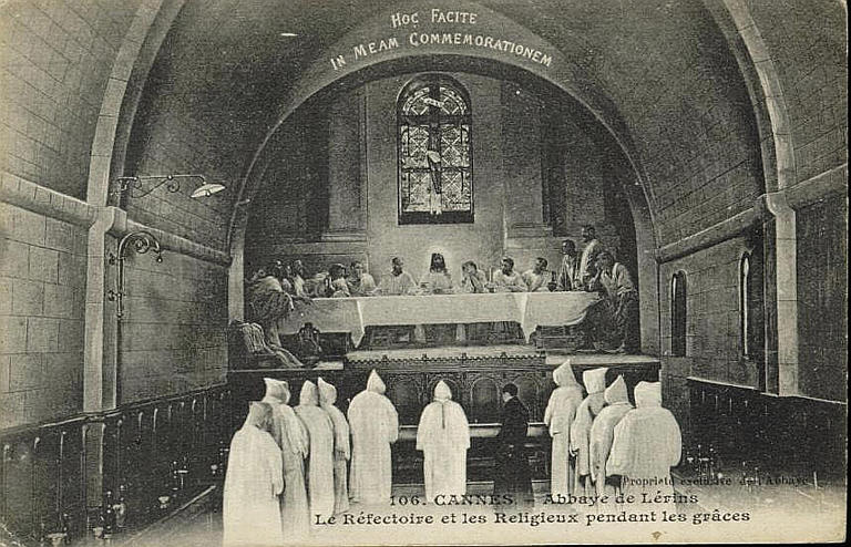 106 - CANNES - ABBAYE DE LERINS. LE REFECTOIRE ET LES RELIGIEUX PENDANT LES GRACES
