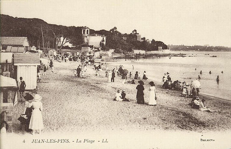 4. JUAN-LES-PINS - LA PLAGE