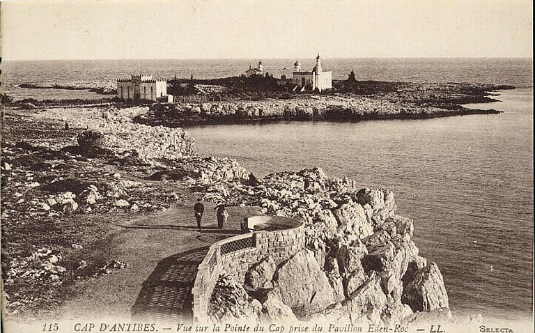 115. CAP D'ANTIBES - VUE SUR LA POINTE DU CAP PRISE DU PAVILLON EDEN-ROC