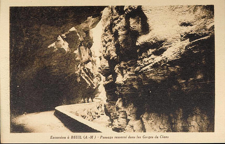 EXCURSION A BEUIL (A.-M.) - PASSAGE RESSERE DANS LES GORGES DU CIANS