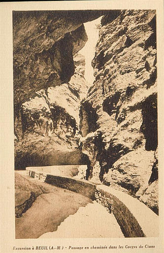 EXCURSION A BEUIL (A.-M.) - PASSAGE EN CHEMINEE DANS LES GORGES DU CIANS