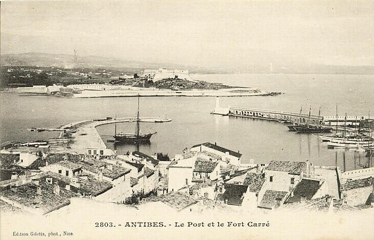 2803. ANTIBES - LE PORT ET LE FORT CARRE