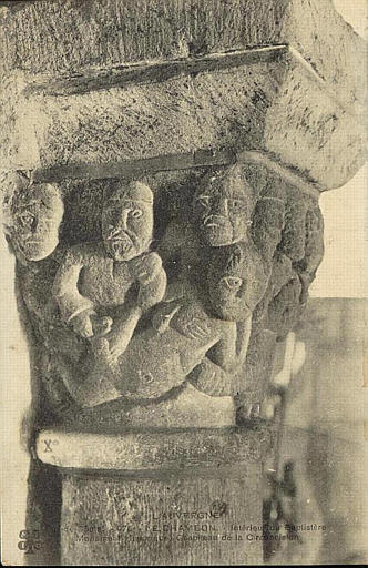 détail d'un chapiteau à l'intérieur du baptistère du Chambon