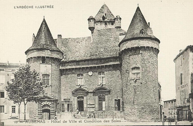 L'ARDECHE ILLUSTREE / 10 - AUBENAS - HOTEL DE VILLE ET CONDITION DES SOIERIES