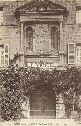 52 TOURNON-SUR-RHONE - ENTREE DU LYCEE (XVIIE S.)