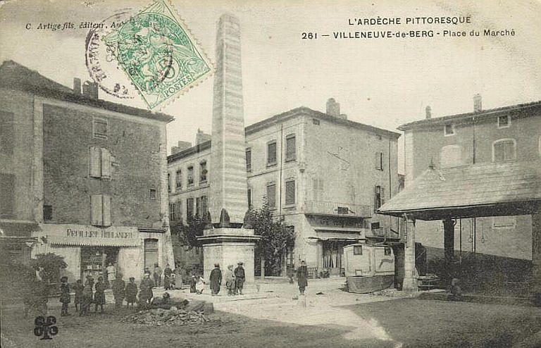 L'ARDECHE PITTORESQUE / 261 - VILLENEUVE-DE-BERG - PLACE DU MARCHE